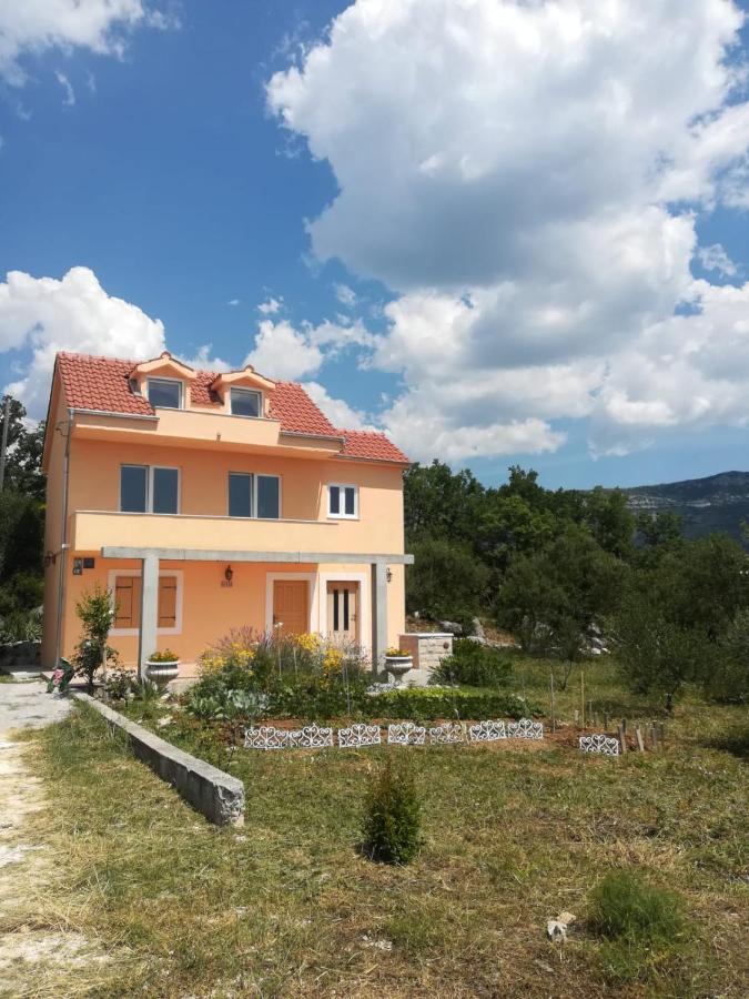 Castello Flower Apartment Kastela Dış mekan fotoğraf