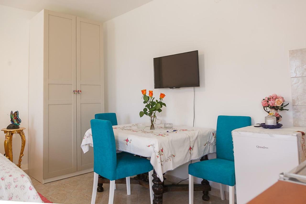 Castello Flower Apartment Kastela Dış mekan fotoğraf